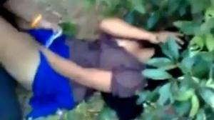 Cewek Nakal di Gangbang di Semak Semak