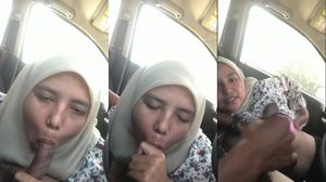 Jilbab Sempetin Blowjob di Mobil